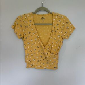 Hollister Women's Mustard Floral Wrap Tee